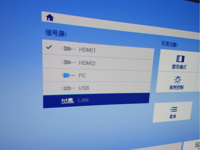 激光电视必须配抗光幕，看看一块白幕的自我修养【南京尊龙凯时音响】