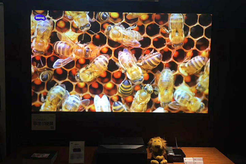？现在激光电视已经受到很多普通家庭的喜欢，而在激光电视系统中，作为激光电视系统中“重要”硬件之一的抗光